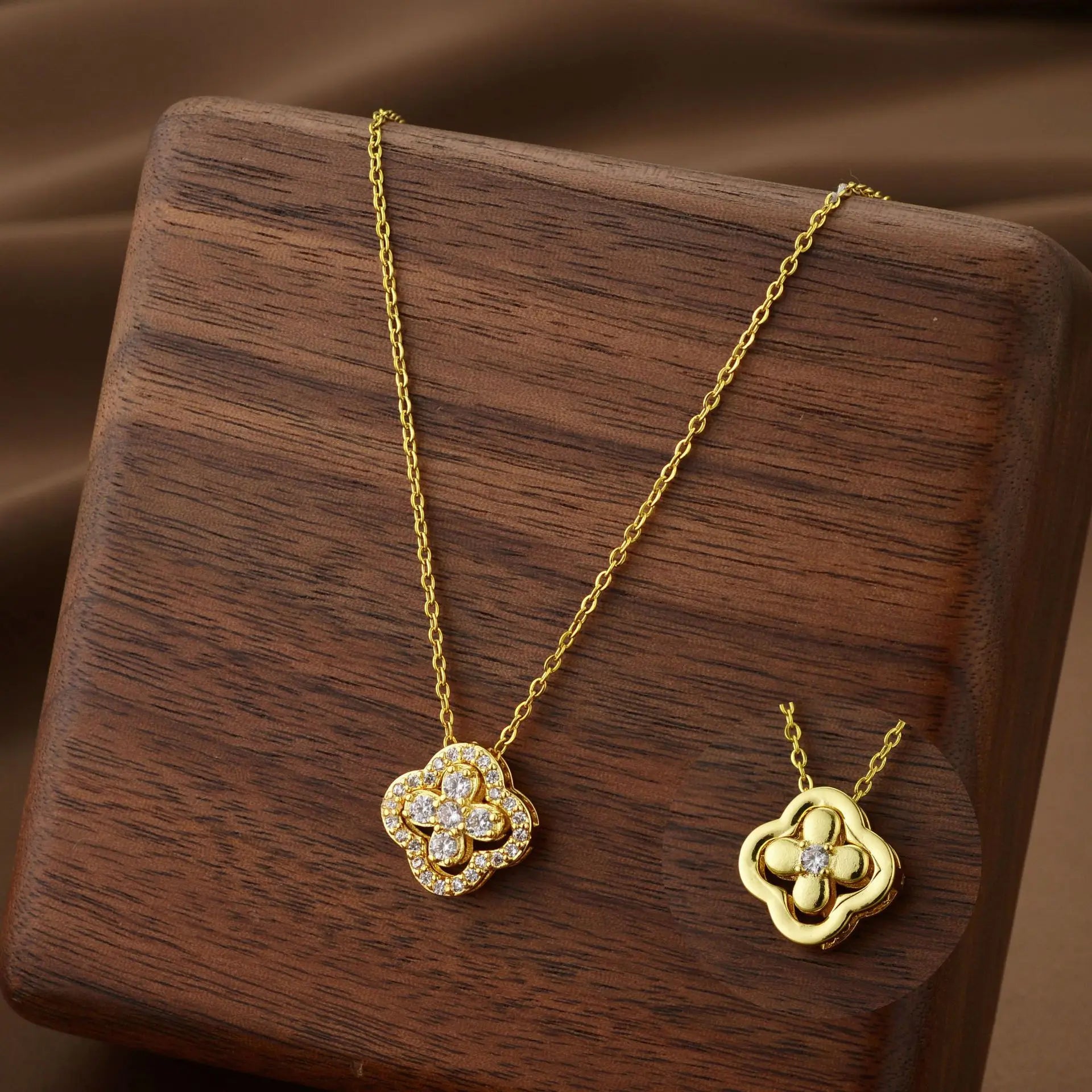 Classic Titanium Steel Lucky Clover Flower Pendant Necklace for Women Exquisite Luxury Fashion Clavicle Chain Necklace Jewelry